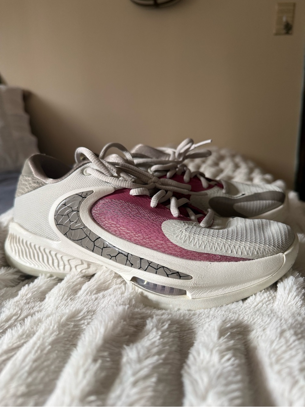 Women’s NIKE GIANNIS Basketball Sneakers in Maroon and White
